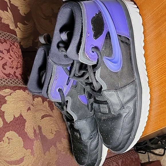 Jordan 1 High React - Picture 1 of 9